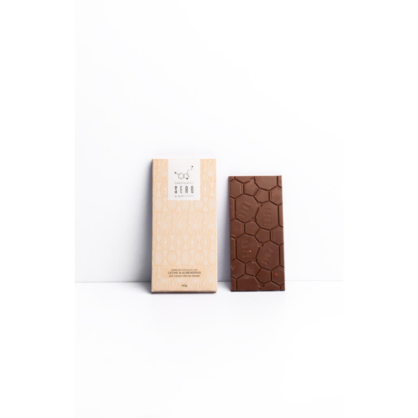 Barra de chocolate con leche 50% cacao con almendras, Chocolates Sero, 45 gramos