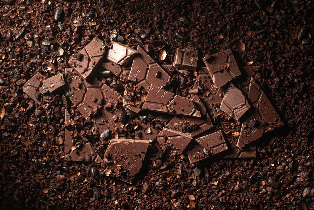 Tempered chocolate bar with glossy finish