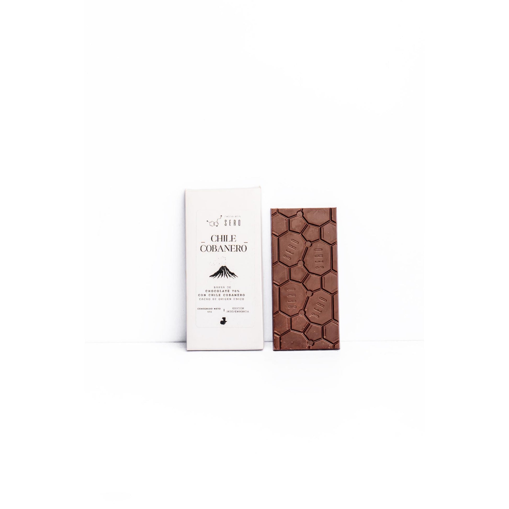 Barra de chocolate oscuro artesanal con chile cobanero, Chocolates Sero, 40 gramos
